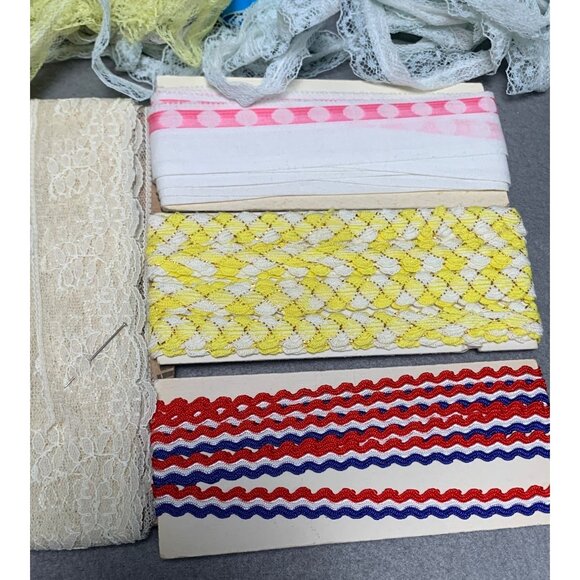 31 Yards Assorted Lace & Trim Bundle - Ruffle Lace Ric Rac Crochet Trim - Picture 3 of 8